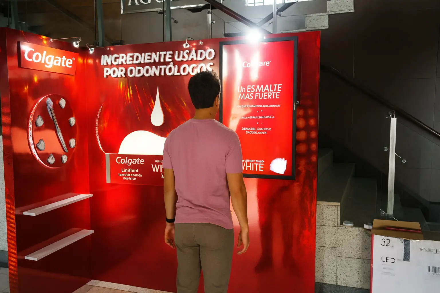 Stand Juego para Colgate Luminous White
